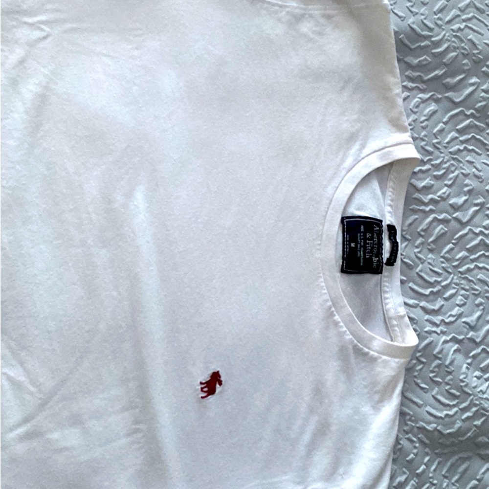 Abercrombie & Fitch white mens medium t shirt